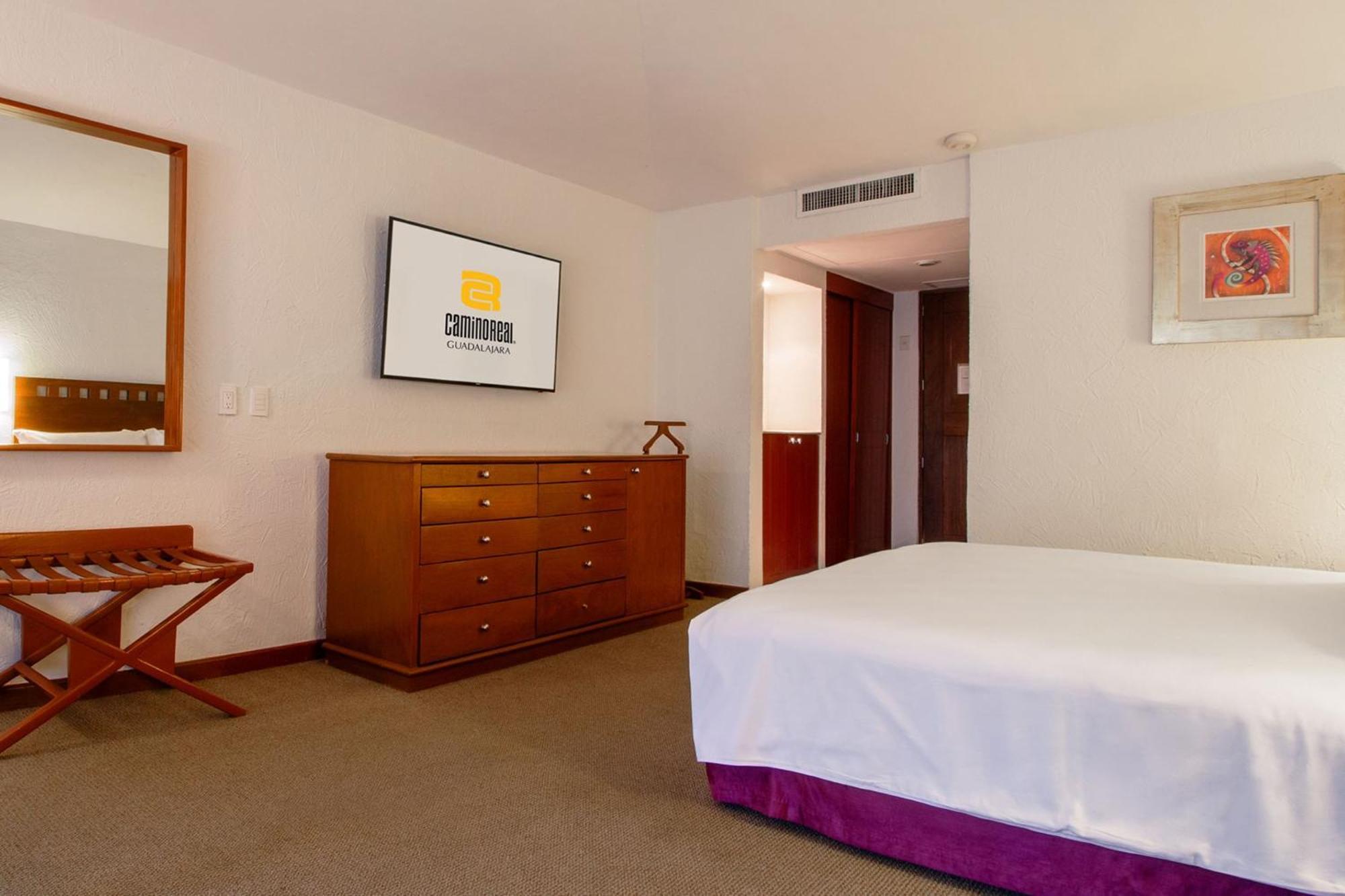 Hotel Camino Real Guadalajara Zapopan Exterior foto A room at the hotel