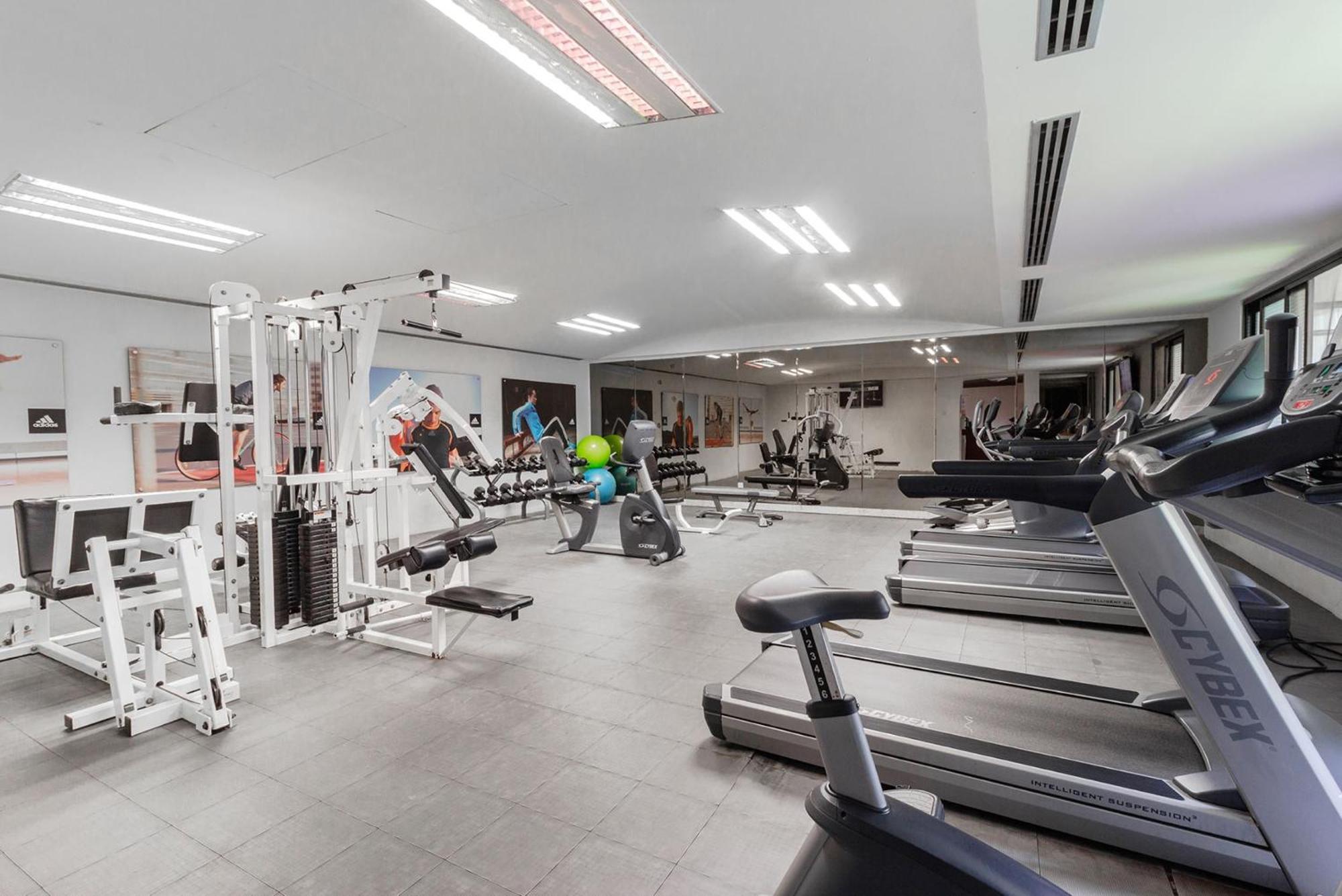 Hotel Camino Real Guadalajara Zapopan Exterior foto The gym at the University of Law, Birmingham
