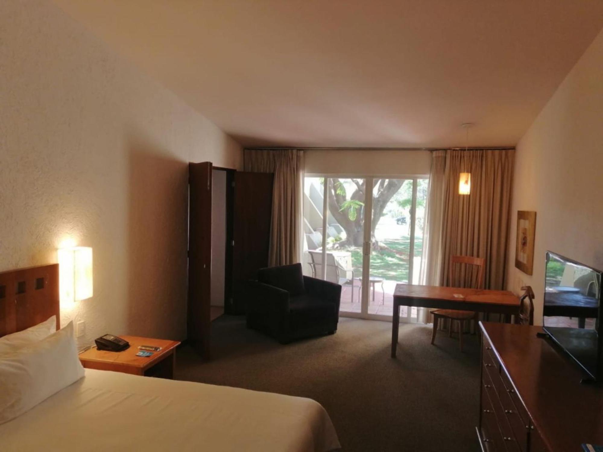 Hotel Camino Real Guadalajara Zapopan Exterior foto A room at the hotel